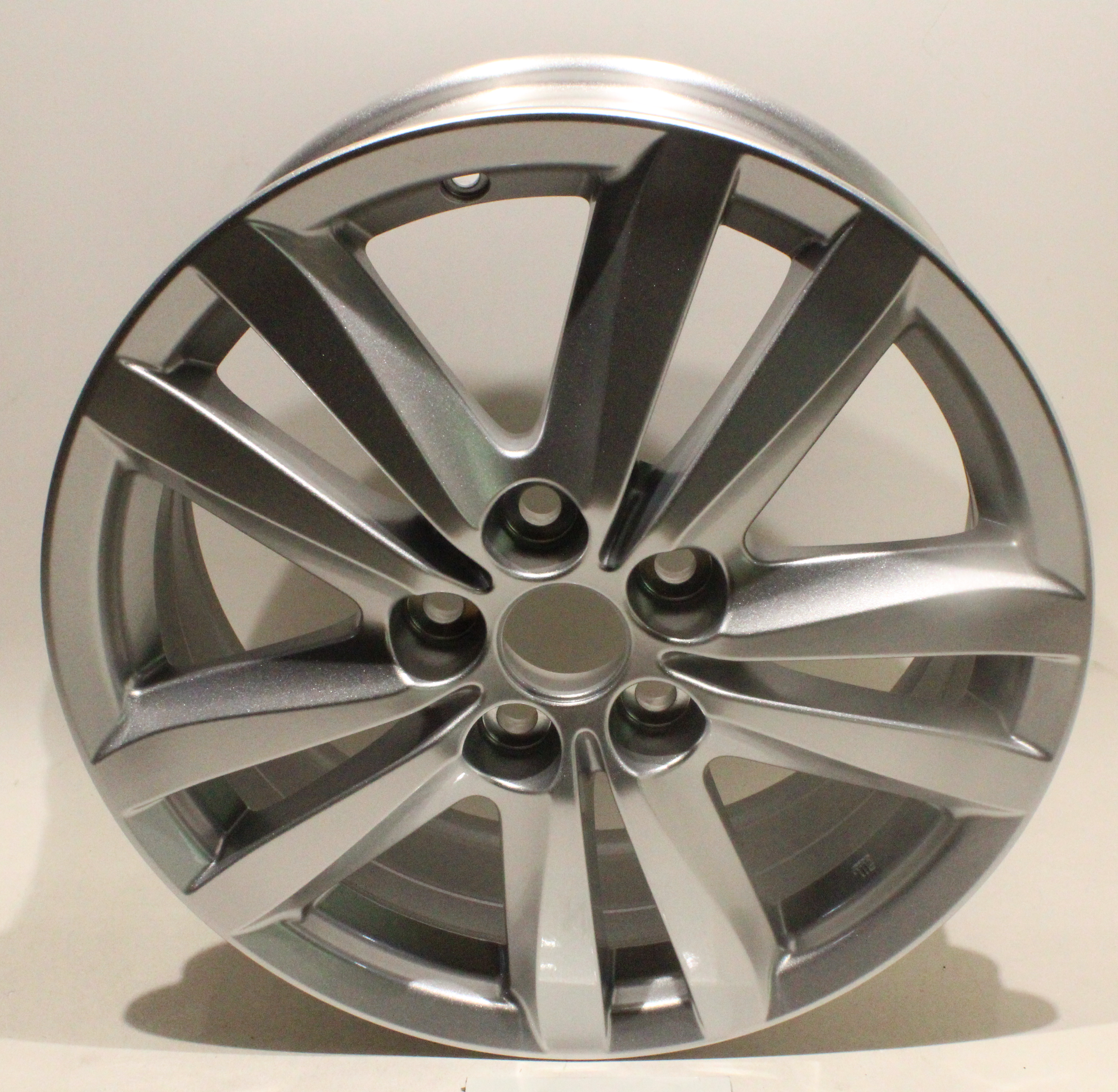 New OEM Mitsubishi 17" Alloy Wheel ASX RVR Outlander Sport 4250B695